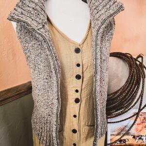 BDG Textured Knit Vest in Cream and Gray